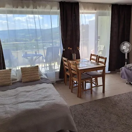 Bukowa アパート *